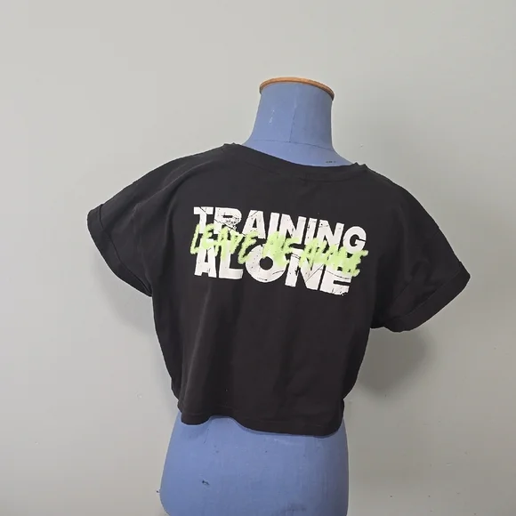 Gymshark Black Crop Top with Boxy Fit and Crew Neck - Picture 3 of 4